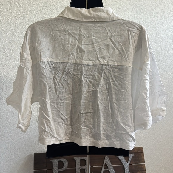Kirious LA White Linen Blend Cropped Shirt with Gold Buttons - Size Large - Picture 3 of 8